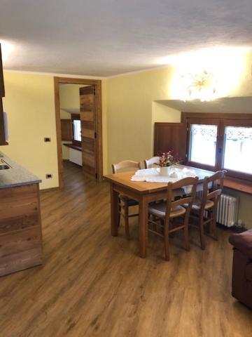 Flora Alpina Apartments-Residenza Verdebjo Gressoney-Saint-Jean Cameră foto