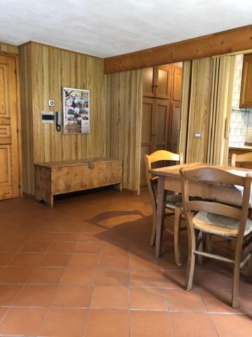 Flora Alpina Apartments-Residenza Verdebjo Gressoney-Saint-Jean Cameră foto